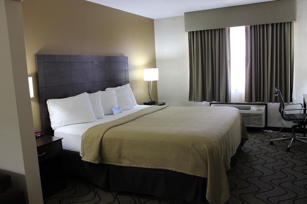 Days Inn By Wyndham Columbia Mall Grand Forks Exterior photo